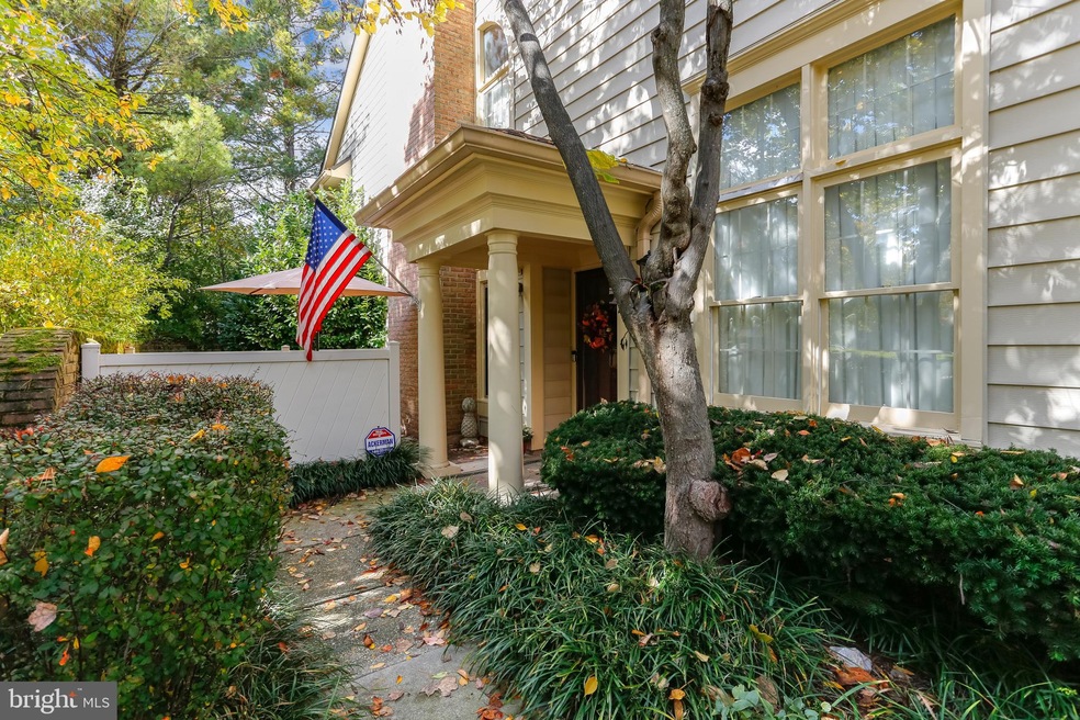 25 Luxberry Ct, Rockville, MD 20852 - photo 1