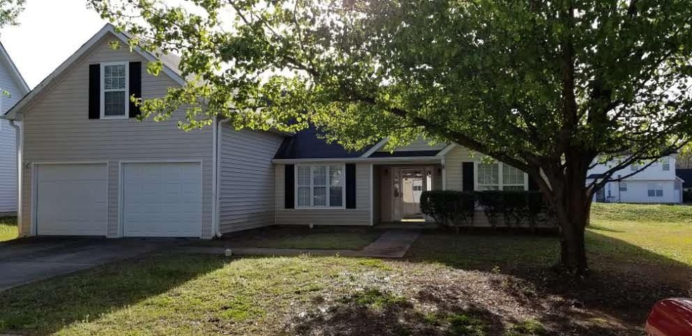 Beautiful ranch home on a great lot!