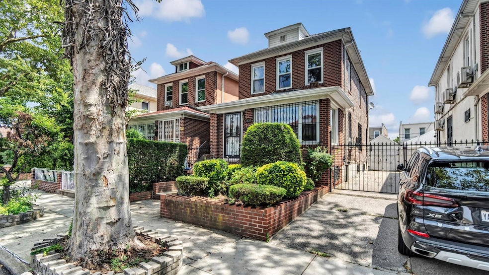 3137 86th St, East Elmhurst, NY 11369 - photo 1