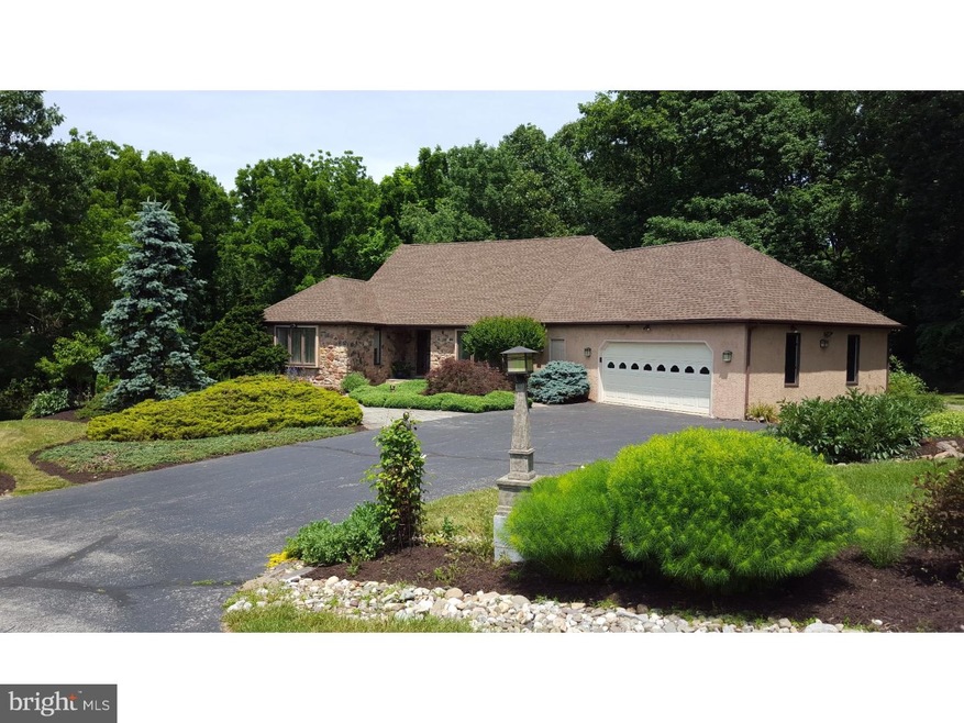 147 Barton Dr, Spring City, PA 19475 - photo 1