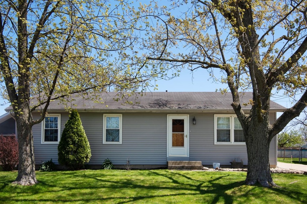 126 S Chase Dr, Crown Point, IN 46307 - photo 1