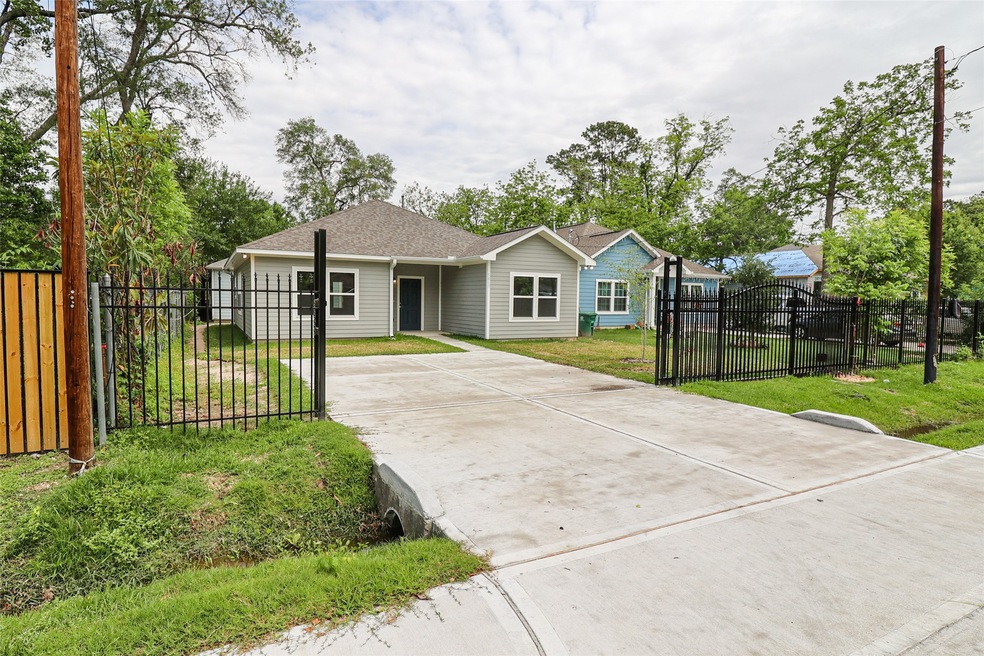 5817 Gaston St unit A, Houston, TX 77016 - photo 1