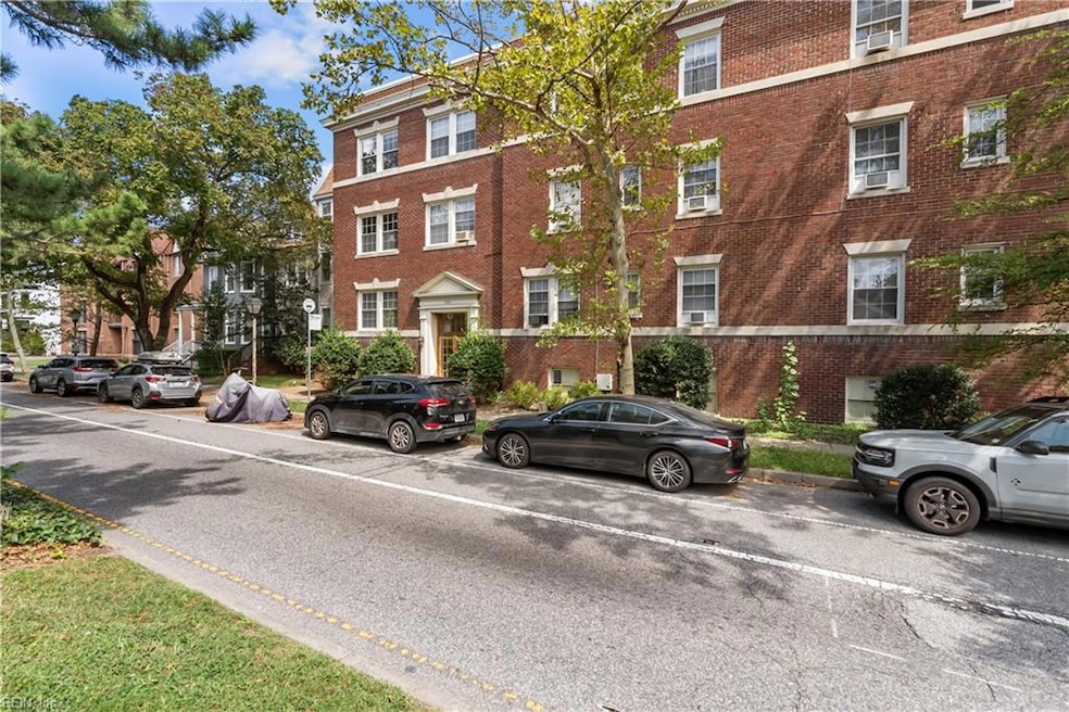 600 W Olney Rd unit 102, Norfolk, VA 23507 - photo 1