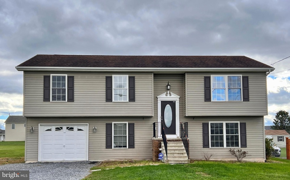 179 Sonya Ln, Bunker Hill, WV 25413 - photo 1