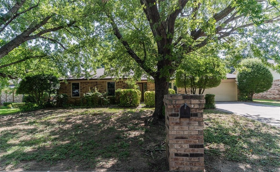 7304 Hialeah Cir W, North Richland Hills, TX 76182 - photo 1