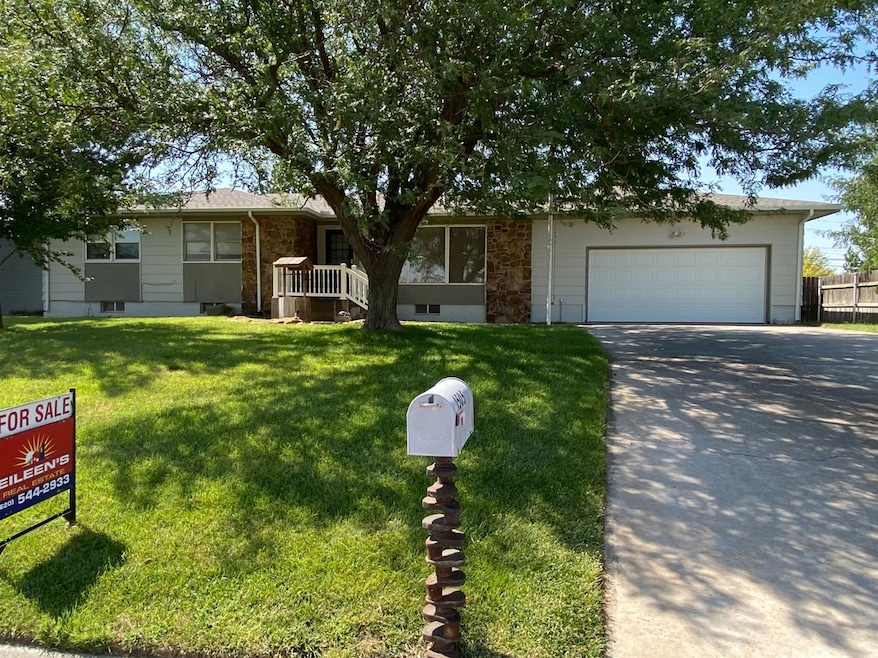 1505 S Adams St, Hugoton, KS 67951 - photo 1