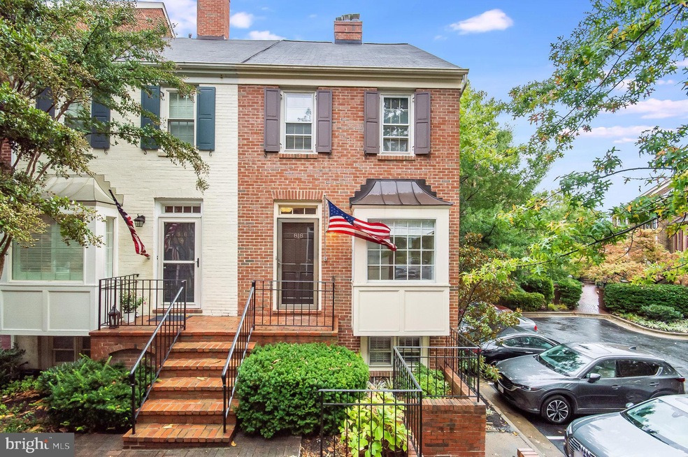 818 Bashford Ln, Alexandria, VA 22314 - photo 1