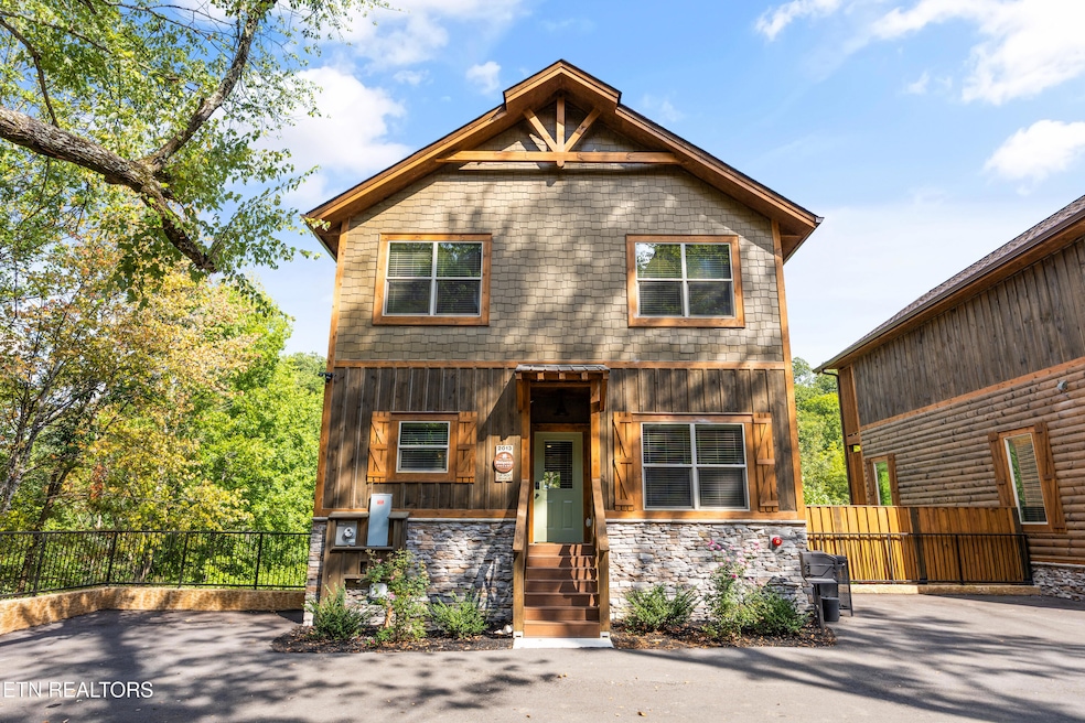 2013 Myrtle Way, Pigeon Forge, TN 37863 - photo 1