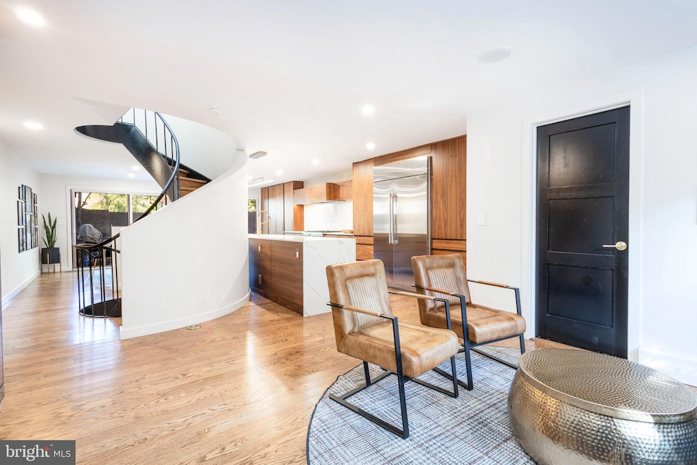 283 Locust St, Philadelphia, PA 19106 - photo 1