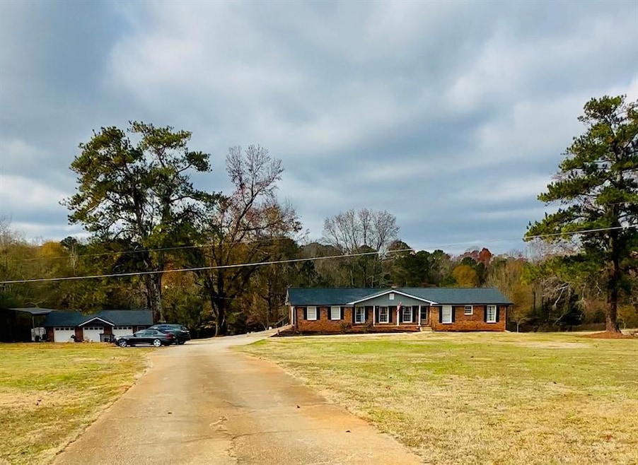View of front of home featuring a front yard