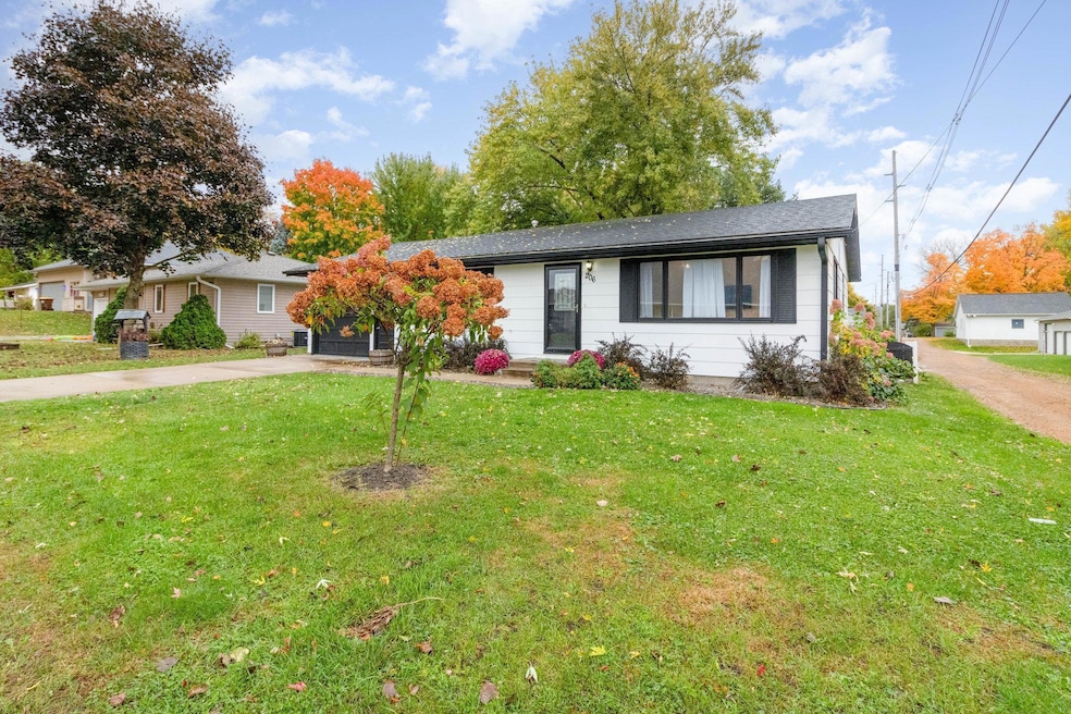 206 2nd St SE, New Prague, MN 56071 - photo 1