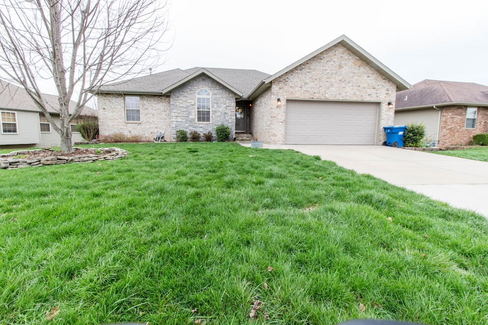 732 N Allison St, Nixa, MO 65714 - photo 1
