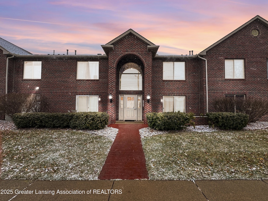 322 Pere Marquette Dr unit 15, Lansing, MI 48912 - photo 1