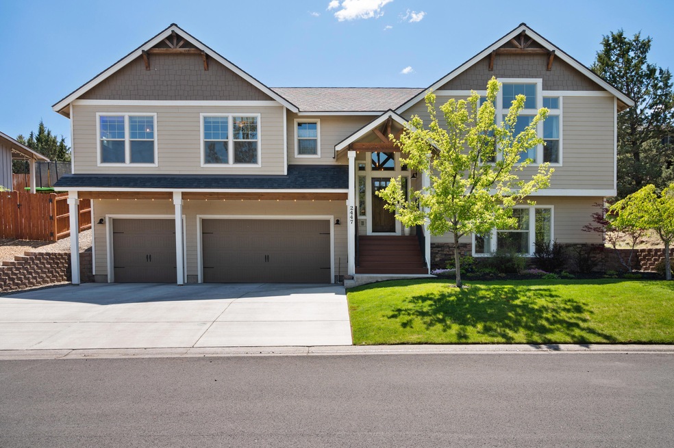 2447 SW Valleyview Dr, Redmond, OR 97756 - photo 1