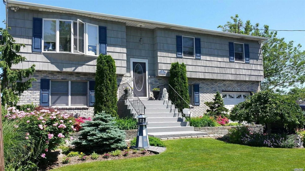 232 W Lake Dr, Lindenhurst, NY 11757 - photo 1