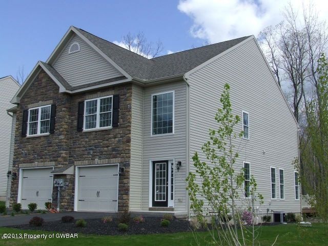 229 Twins Ln, Mountain Top, PA 18707 - photo 1