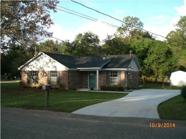 CONCRETE DRIVE, LARGE FRONT YARD