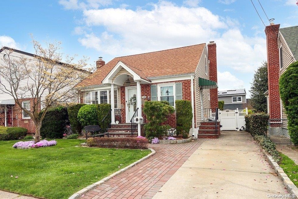 168 Clemens Rd, Mineola, NY 11501 - photo 1