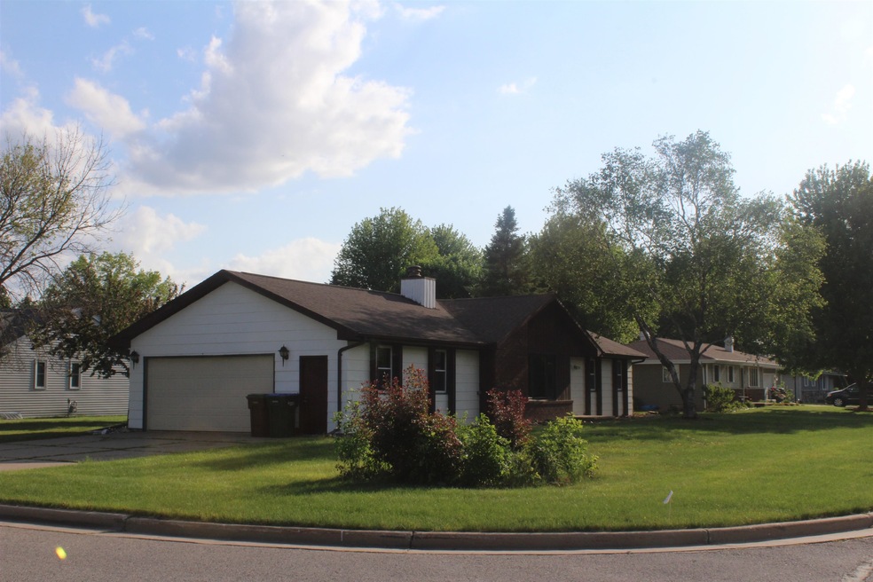 2013 W Roberts Ave, Appleton, WI 54914 - photo 1