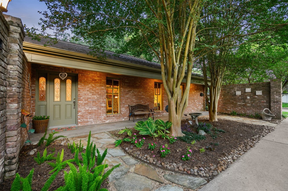 10026 Burgoyne Rd, Houston, TX 77042 - photo 1