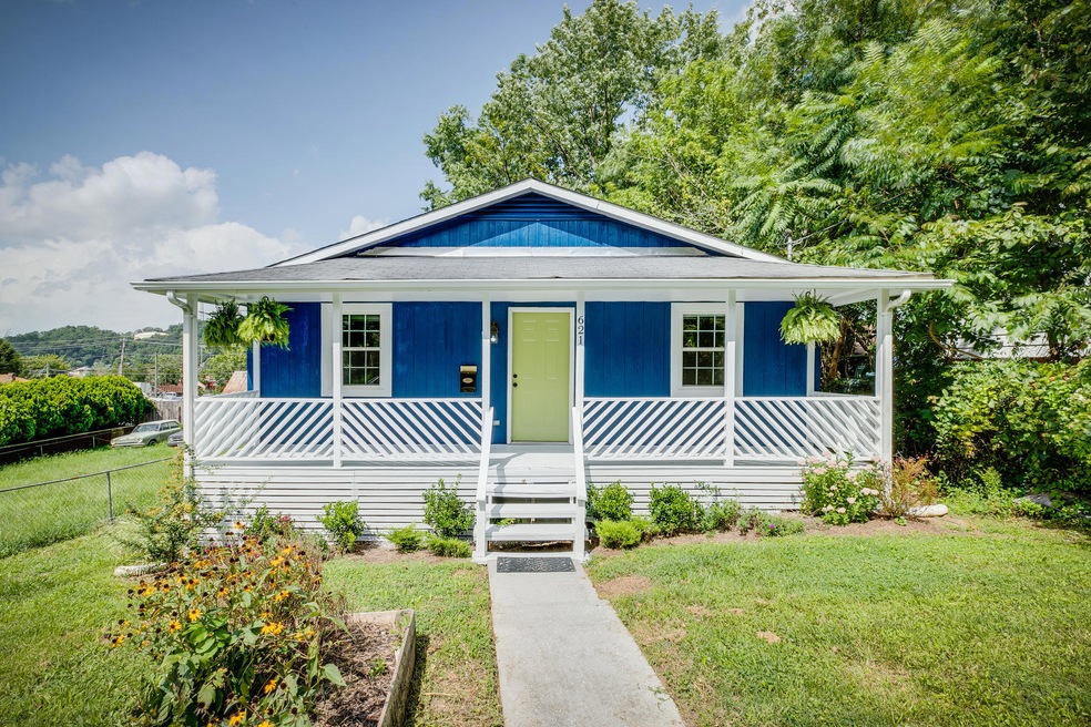 621 E Pine St, Johnson City, TN 37601 - photo 1