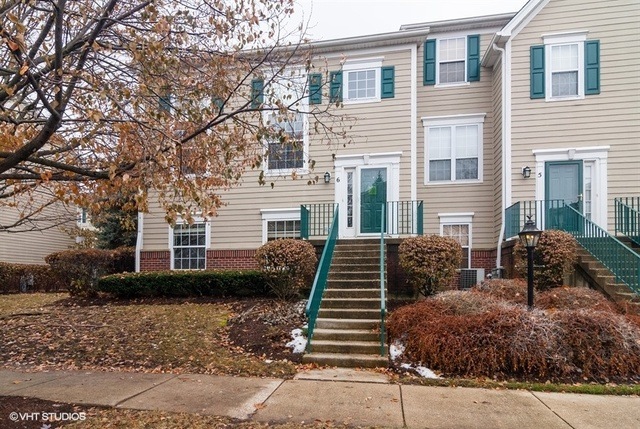 2426 Courtyard Cir unit 6, Aurora, IL 60506 - photo 1