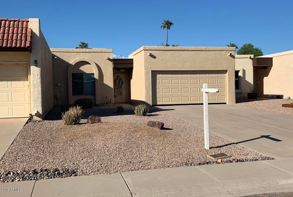 2424 E Robert e Lee St, Phoenix, AZ 85032 - photo 1