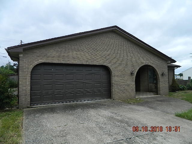 1648 Gainesway Dr, Worthington, KY 41183 - photo 1