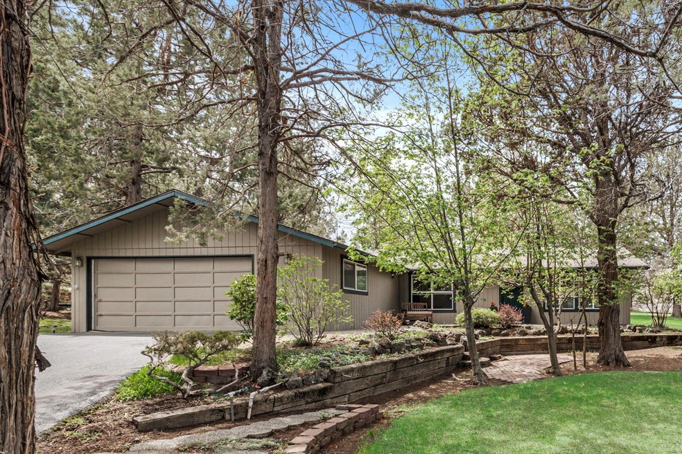 61547 Friar Tuck Ln, Bend, OR 97702 - photo 1