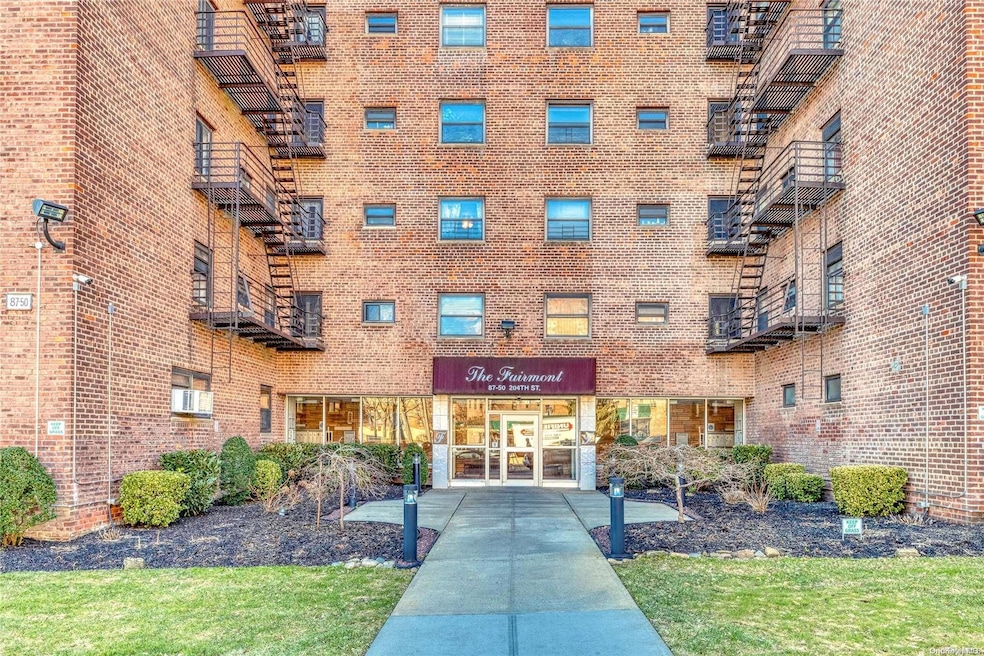 87-50 204 St unit B66, Holliswood, NY 11423 - photo 1