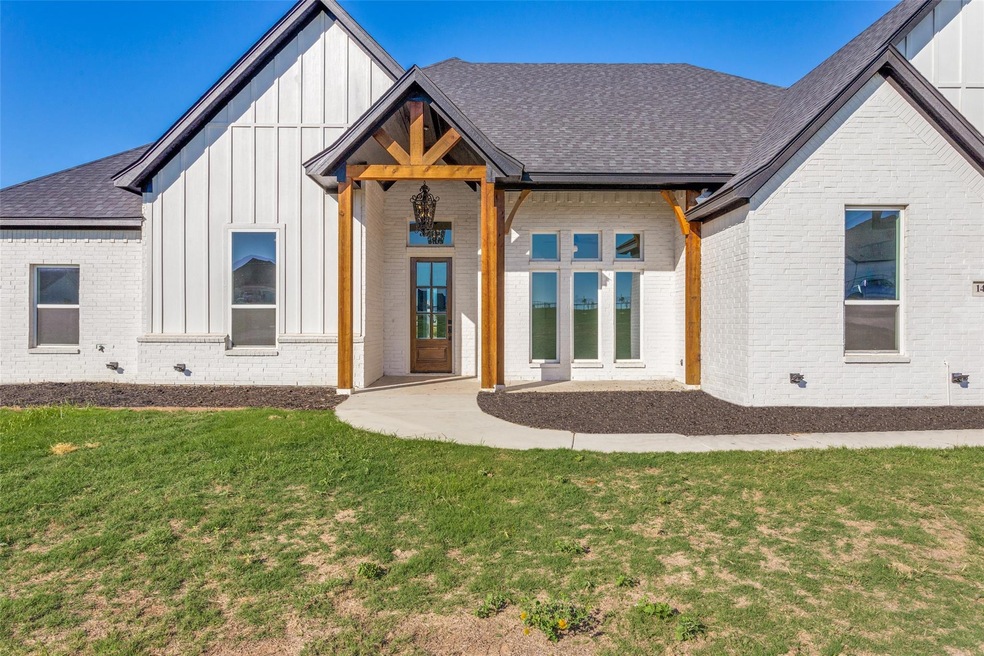 142 Southern Ct, Springtown, TX 76028 - photo 1