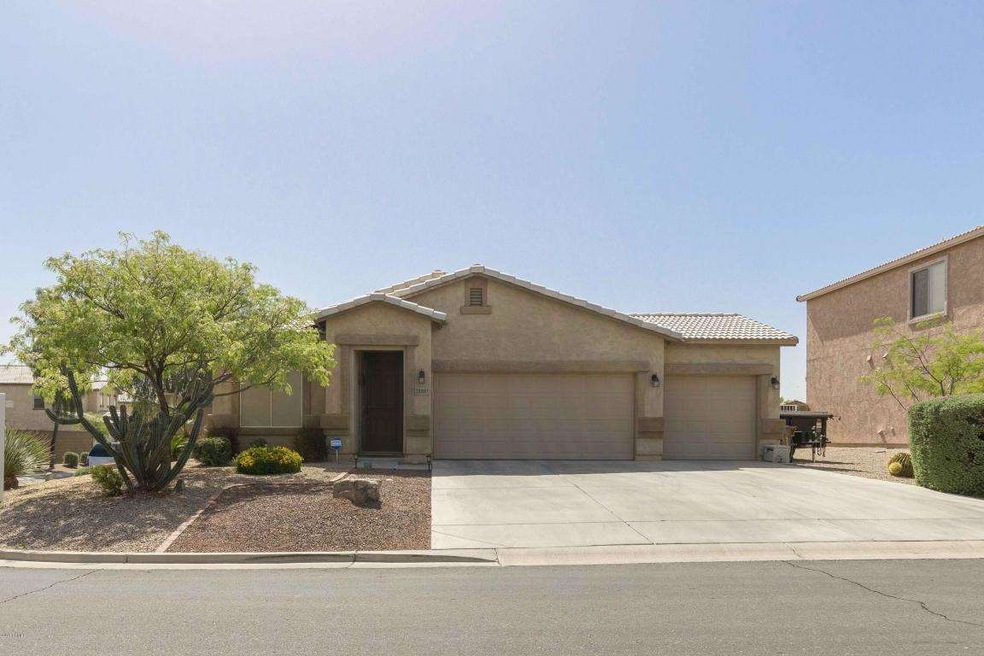 Front - 3 Car Garage