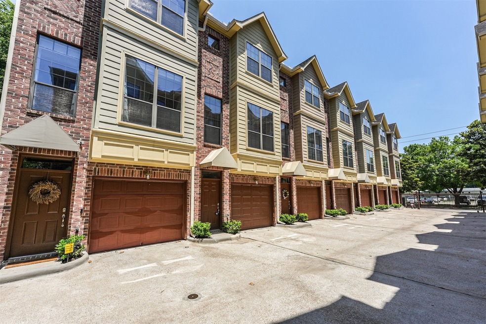Beautiful townhome near parks and museums.