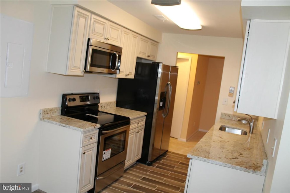 11300 Corinthian Ct, Germantown, MD 20876 - photo 1