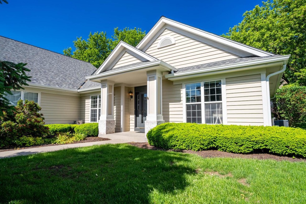 W233N3049 Oakmont Court West Ct W unit B, Pewaukee, WI 53072 - photo 1