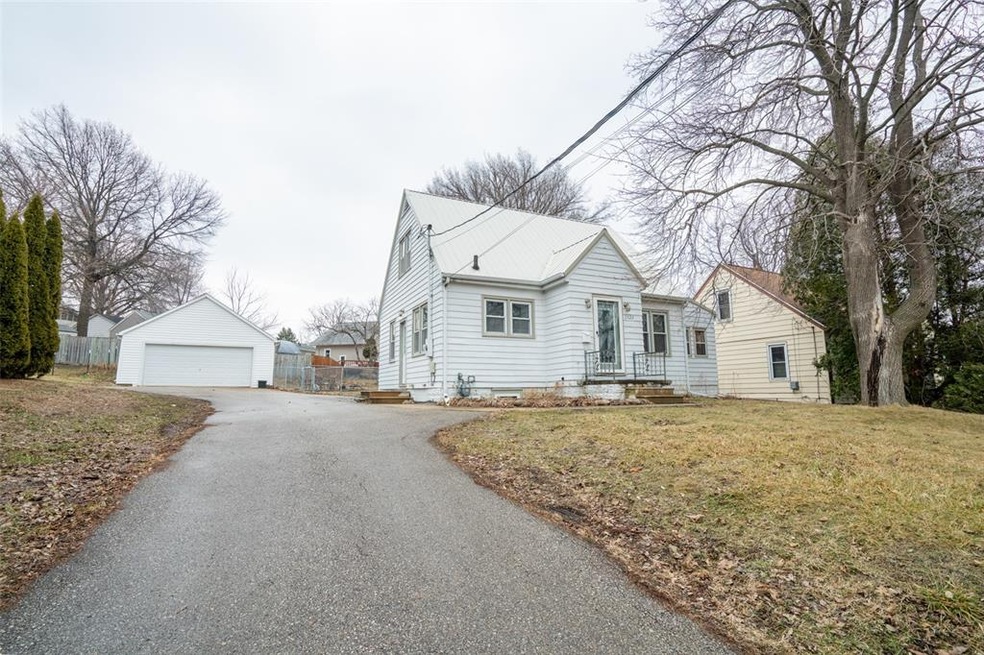 2024 Waterloo Rd, Cedar Falls, IA 50613 - photo 1