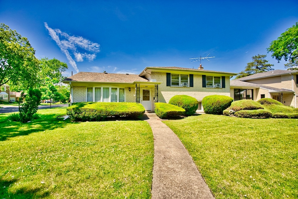 4454 Concord Ln, Skokie, IL 60076 - photo 1