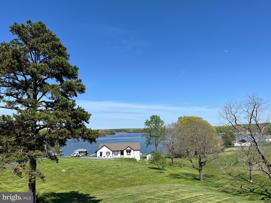 1076 Oak Grove Dr, Mineral, VA 23117 - photo 1