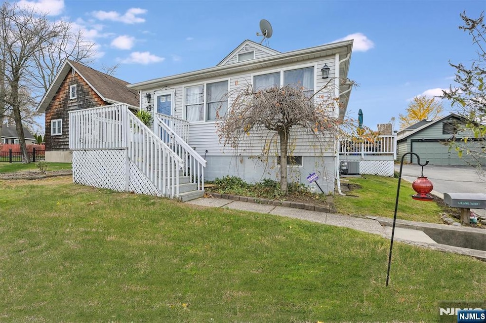 Pending $435,000 • Co-Listing Agent