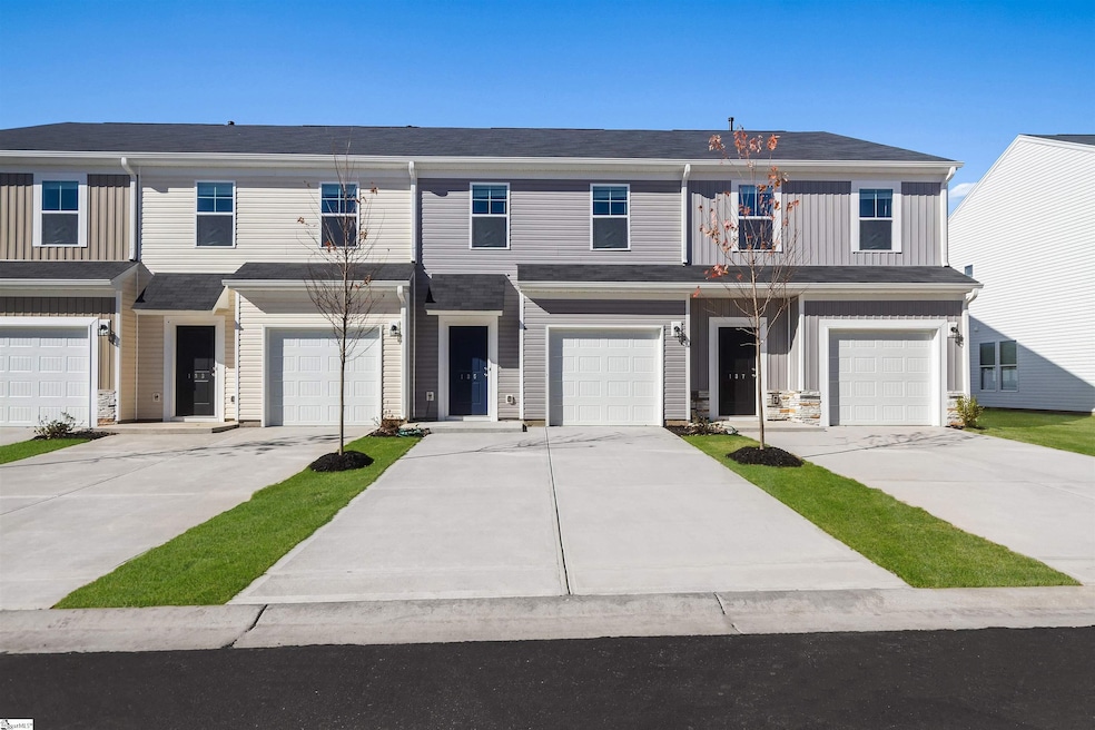 147 Randwick Ln, Greer, SC 29651 - photo 1