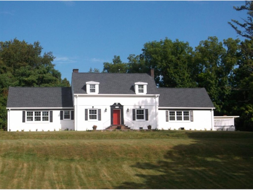 705 Hiwassee Hill Dr, Johnson City, TN 37601 - photo 1