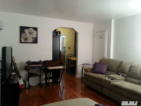 193-04 Station Rd unit 2, Flushing, NY 11358 - photo 1