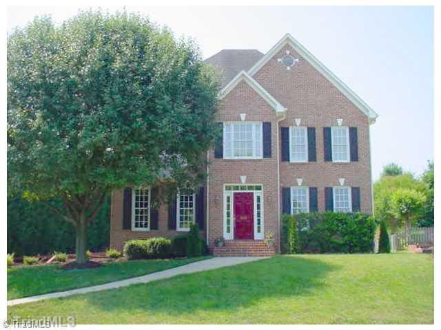 Exterior Front. Located in popular Mountain View. Neighborhood sidewalks and street lighting.
