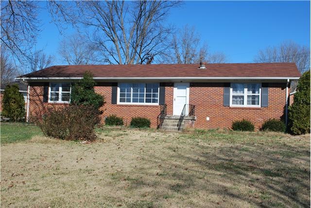 Brick home just off Nashville Hwy