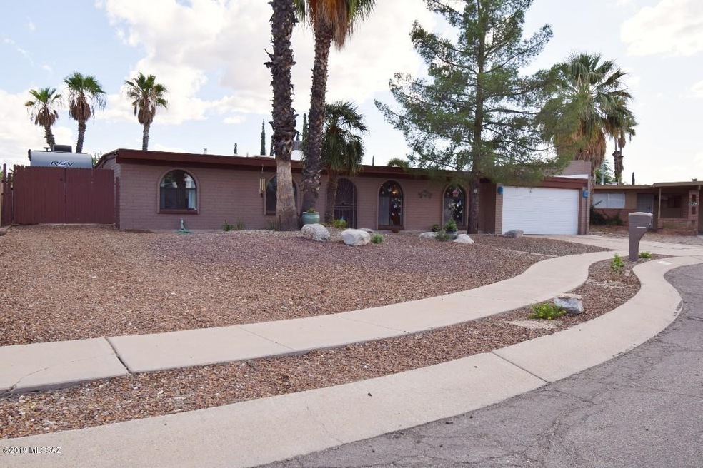 9422 E Deer Trail Place