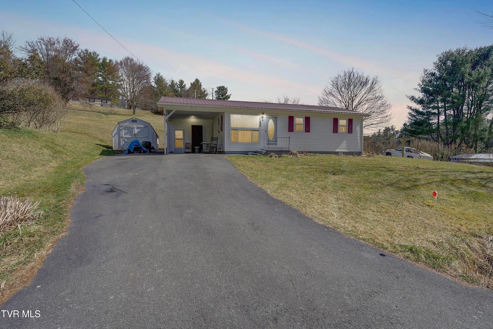 142 Cressview Rd, Mountain City, TN 37683 - photo 1