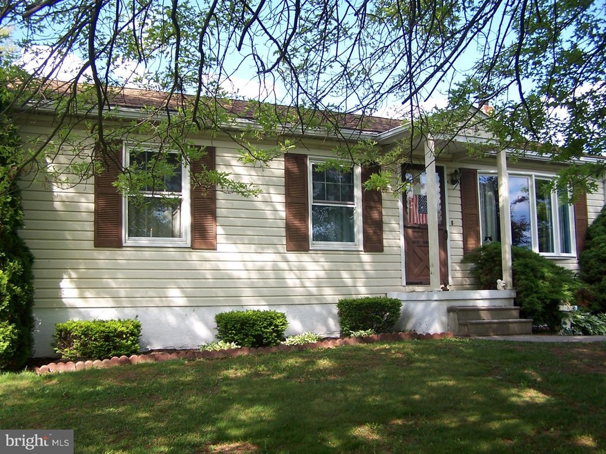 8299 Powder Ln, Zionsville, PA 18092 - photo 1