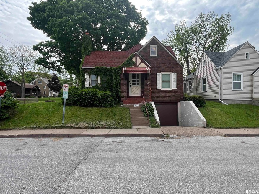 1947 N Perry St, Davenport, IA 52803 - photo 1