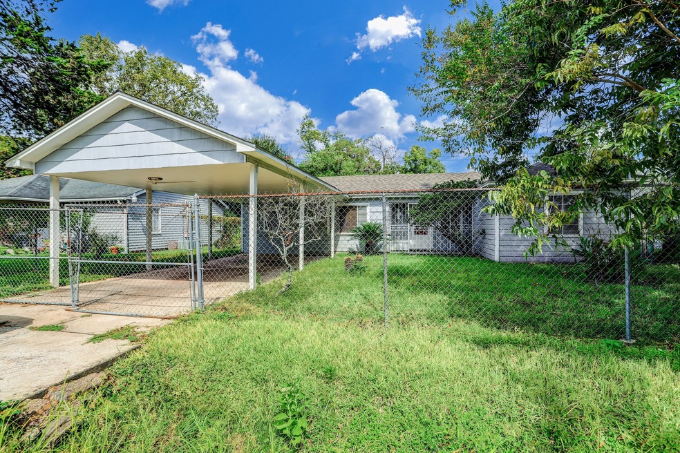 7617 S Hall St, Houston, TX 77028 - photo 1