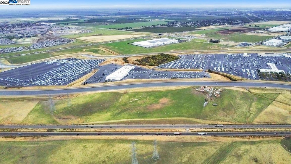 25559 International Pkwy, Tracy, CA 95377 - photo 1